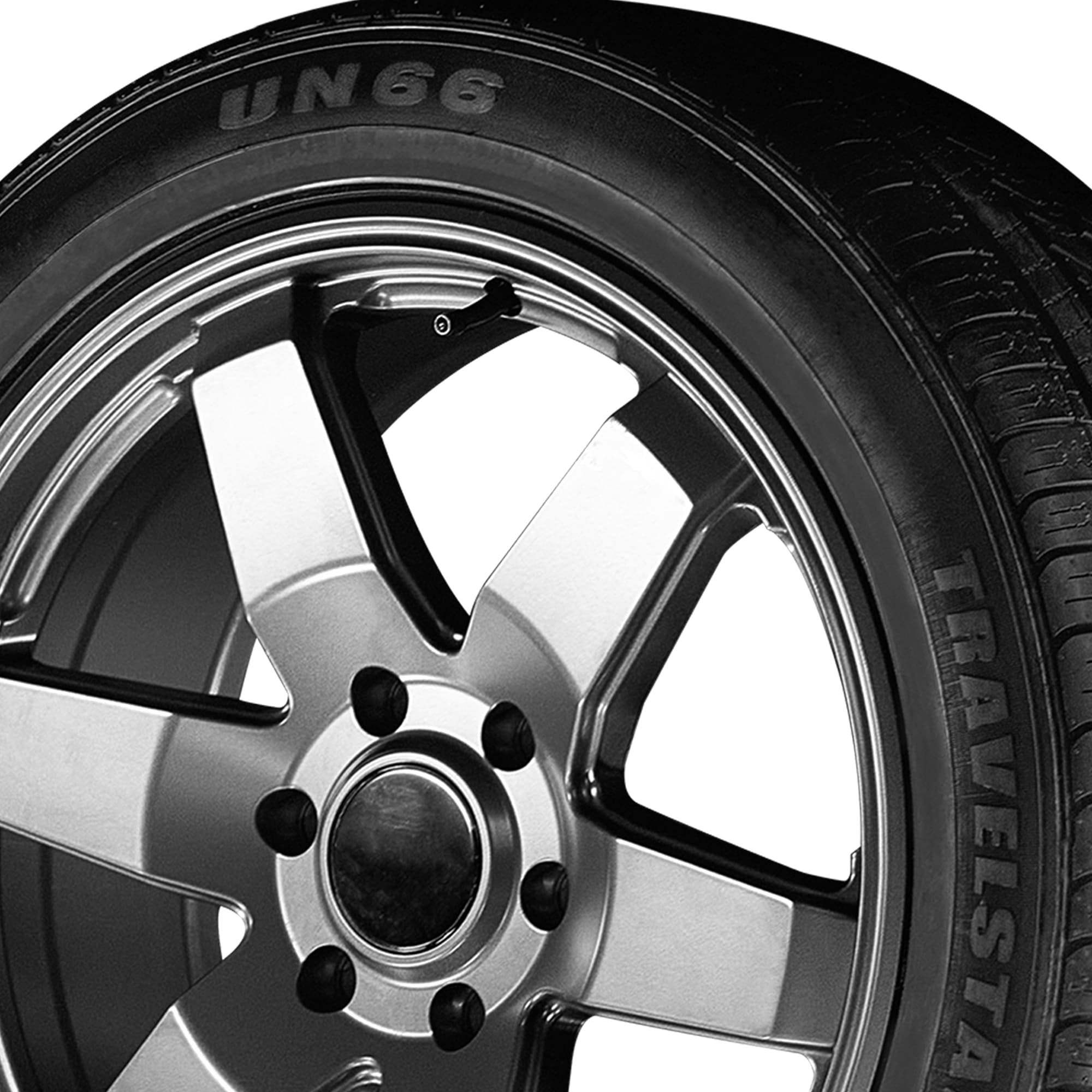Travelstar UN66 All Season 235/60R18 107V XL Passenger Tire