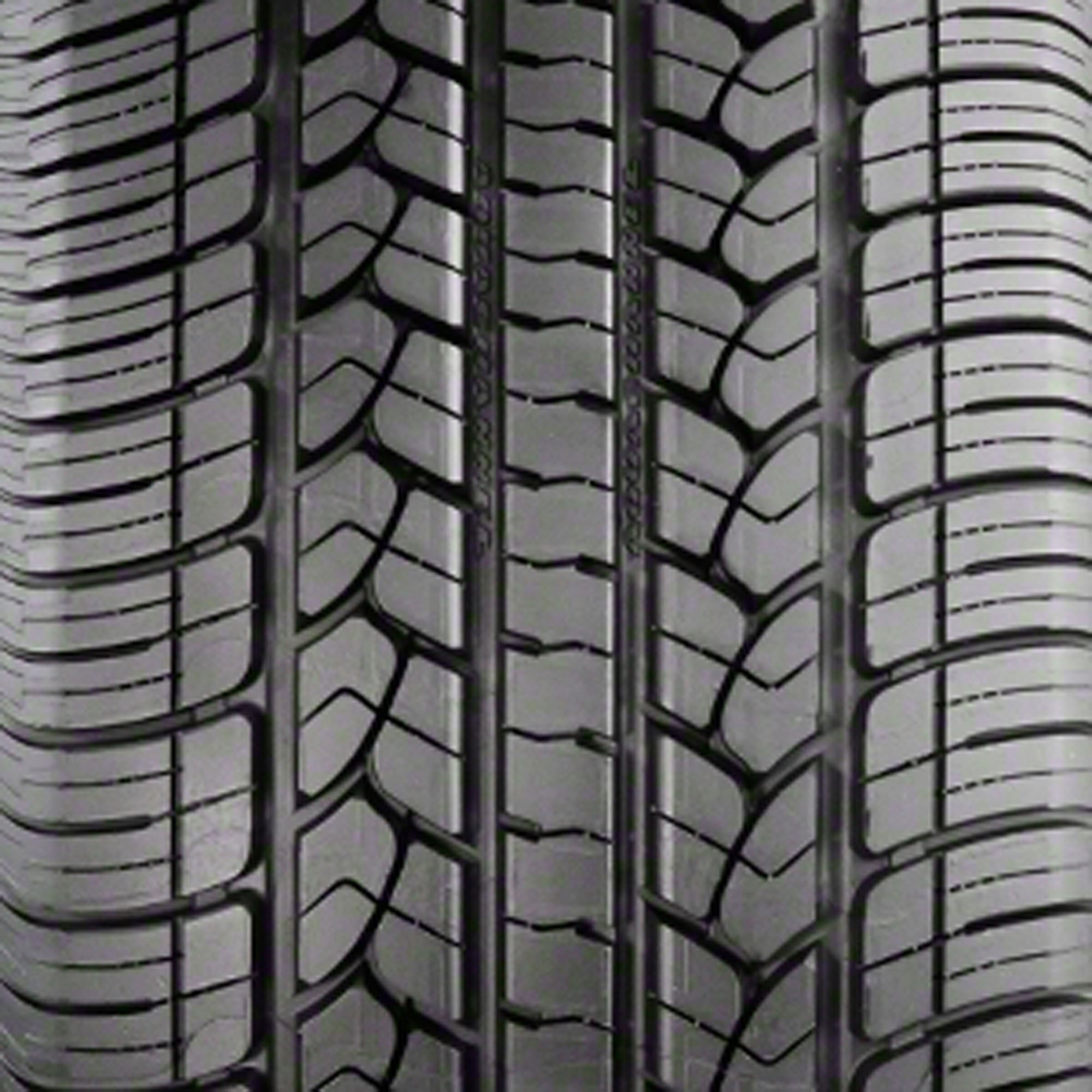 Goodyear Assurance CS Fuel Max All Season 255/65R18 111T SUV/Crossover Tire